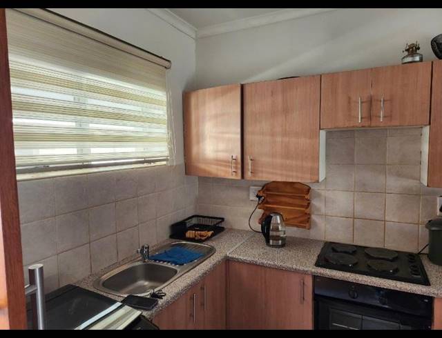 2 BEDROOM APARTMENT FOR SALE IN VANDERBIJLPARK SE 4